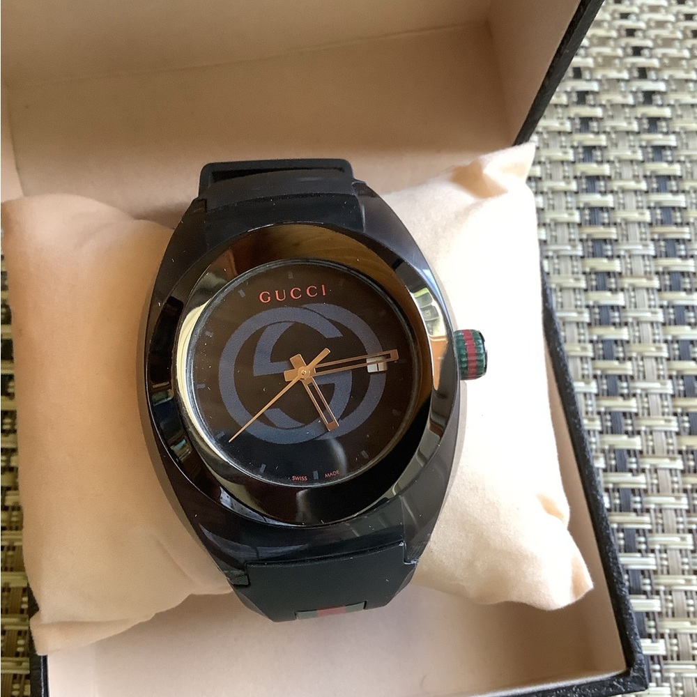 Mens GUCCI🌟 BIG and BEAUTIFUL 🖤💚❤️watch - Picture 10 of 16
